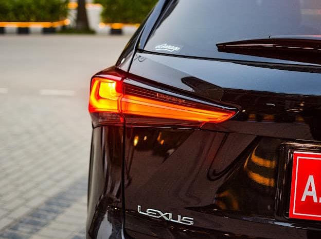 
								Used 2018 Lexus ES 300h full									