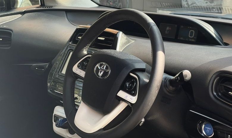 
								Used 2015 Toyota Prius full									