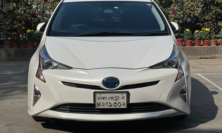 
								Used 2015 Toyota Prius full									
