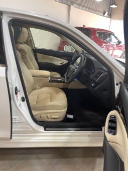
										Reconditioned 2016 Toyota Crown Royal Saloon full									