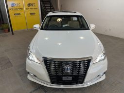 Reconditioned 2016 Toyota Crown Royal Saloon