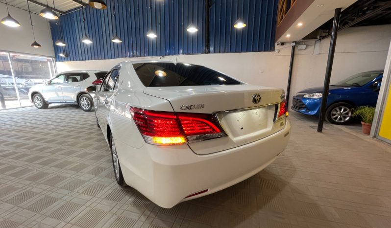 
								Reconditioned 2016 Toyota Crown Royal Saloon full									