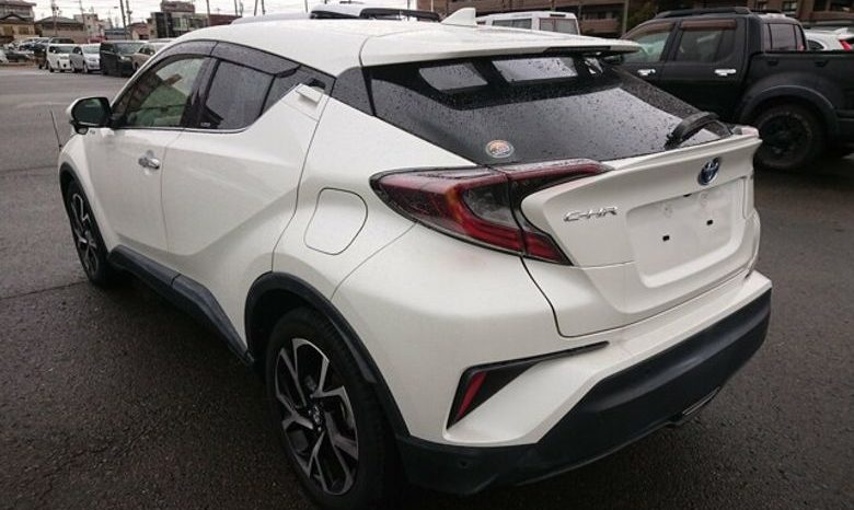 
								Reconditioned 2018 Toyota CHR G-LED Package full									