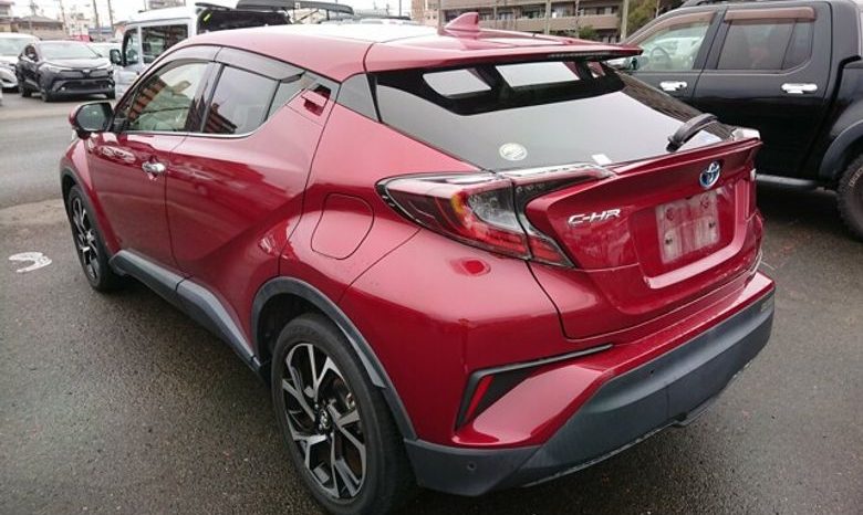 
								Reconditioned 2018 Toyota C-HR G-LED full									