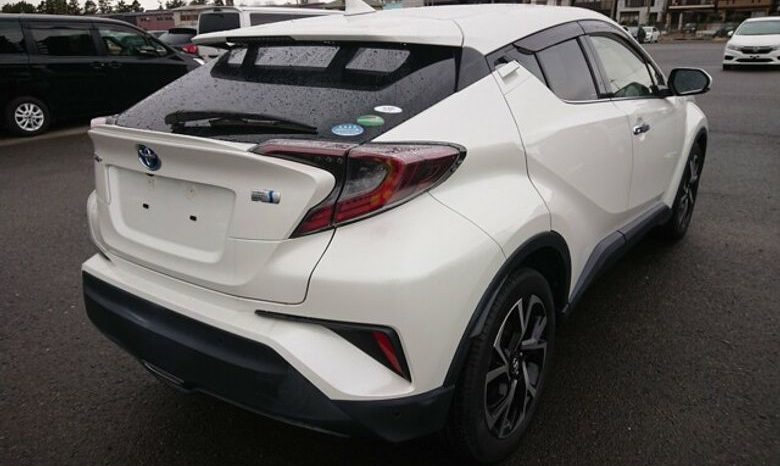 
								Reconditioned 2018 Toyota CHR G-LED Package full									