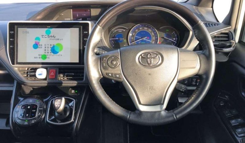 
								Reconditioned 2019 Toyota Esquire Gi Premium full									