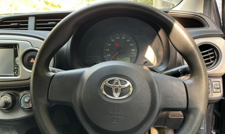 
								Used 2012 Toyota Vitz full									