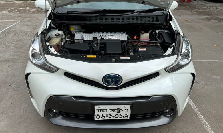 
								Used 2015 Toyota Prius Alpha full									