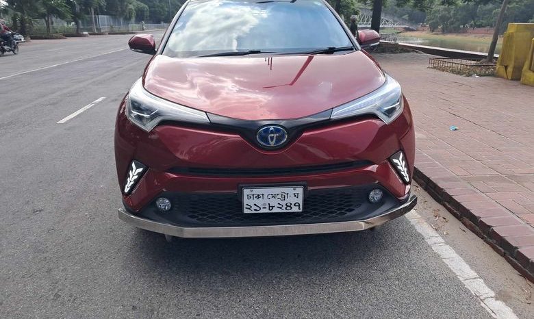 
								Used 2018 Toyota C-HR G-LED full									