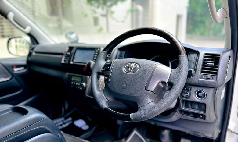 
								Used 2015 Toyota HiAce Super-GL full									