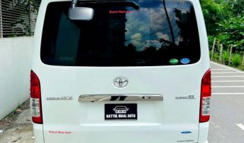 
									Used 2015 Toyota HiAce Super-GL full								