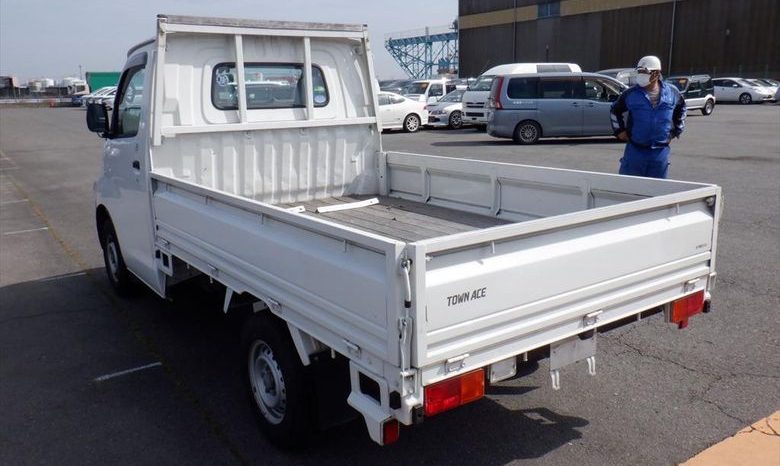 
								Reconditioned 2017 Toyota Pickup full									