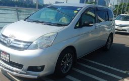 Used 2011 Toyota Isis G smart