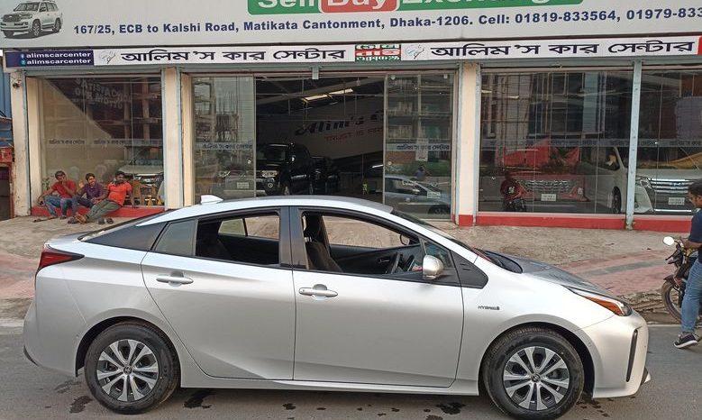 
								Reconditioned 2019 Toyota Prius A full									