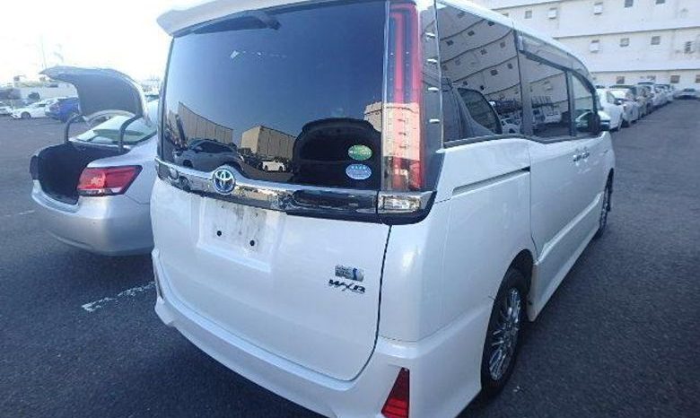 
								Reconditioned 2018 Toyota Noah full									