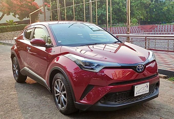 
								Reconditioned 2018 Toyota C-HR S LED full									