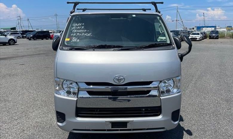 
								Reconditioned 2018 Toyota HiAce GL full									