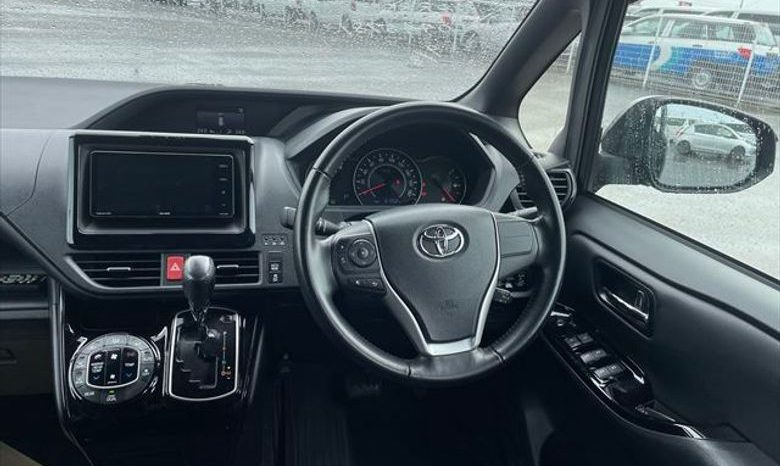 
								Used 2018 Toyota Noah SI full									