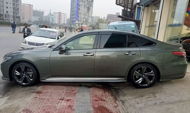 
								Reconditioned 2018 Toyota Crown RS full									