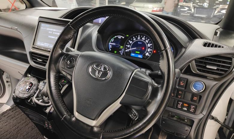 
								Used 2018 Toyota Noah full									