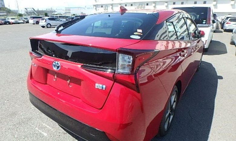 
								Reconditioned 2019 Toyota Prius full									
