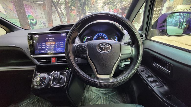 
								Used 2017 Toyota Noah SI WXB Hybrid full									