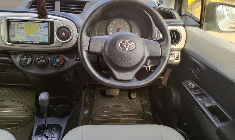 
								Used 2012 Toyota Vitz full									