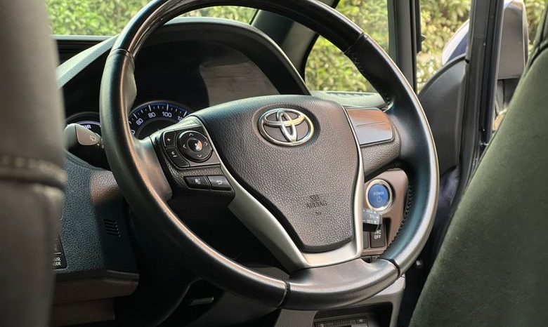 
								Used 2014 Toyota Esquire Gi Premium full									
