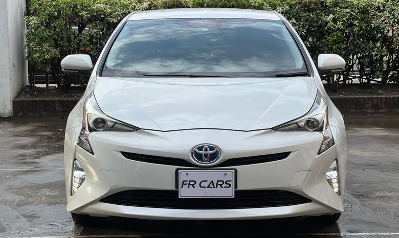 
								Reconditioned 2017 Toyota Prius full									