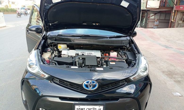 
								Used 2016 Toyota Prius Alpha full									