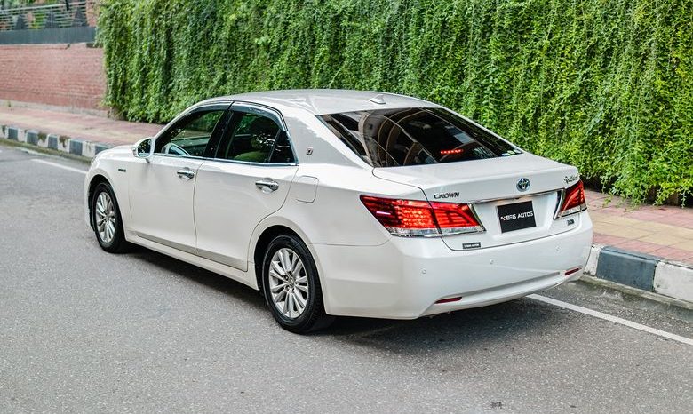 
								Used 2013 Toyota Crown full									
