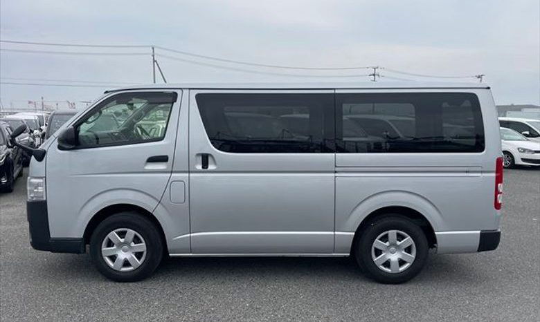 
								Reconditioned 2018 Toyota HiAce DX full									