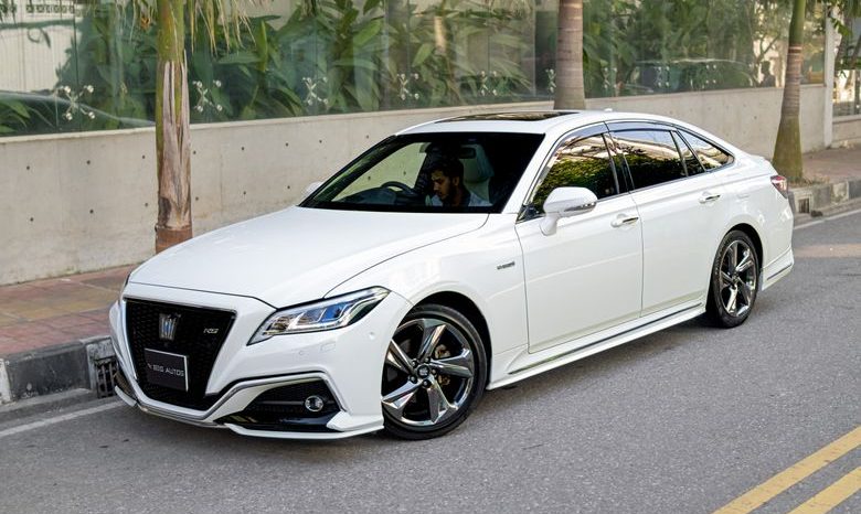 
								Reconditioned 2018 Toyota Crown RS full									