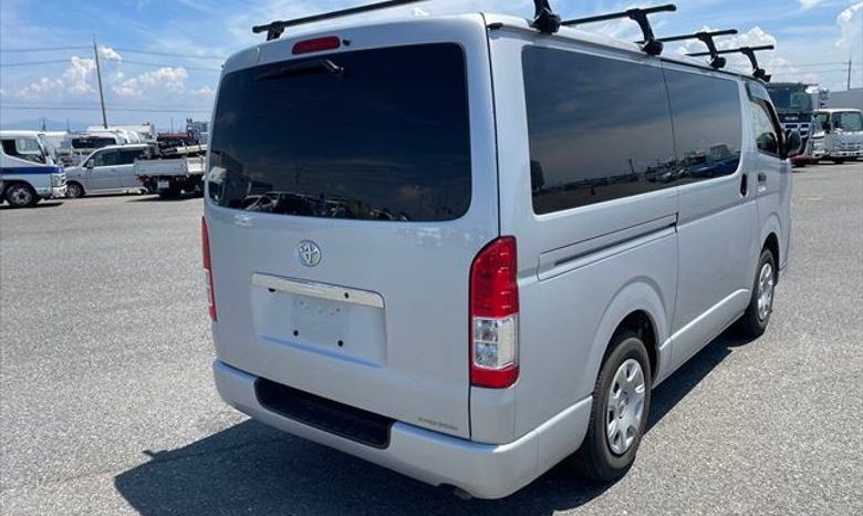 
								Reconditioned 2018 Toyota HiAce GL full									