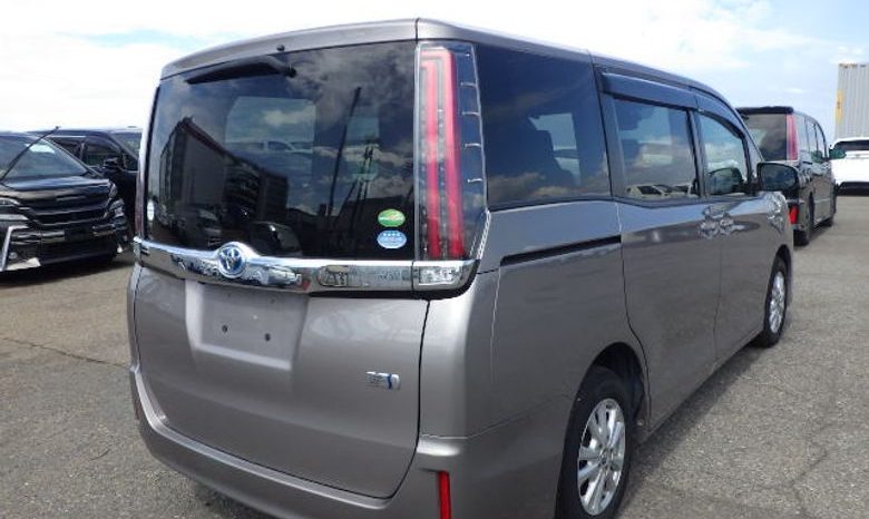 
								Reconditioned 2018 Toyota Noah X full									