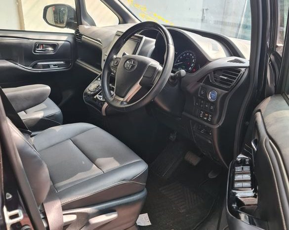 
								Reconditioned 2018 Toyota Esquire Hybrid full									