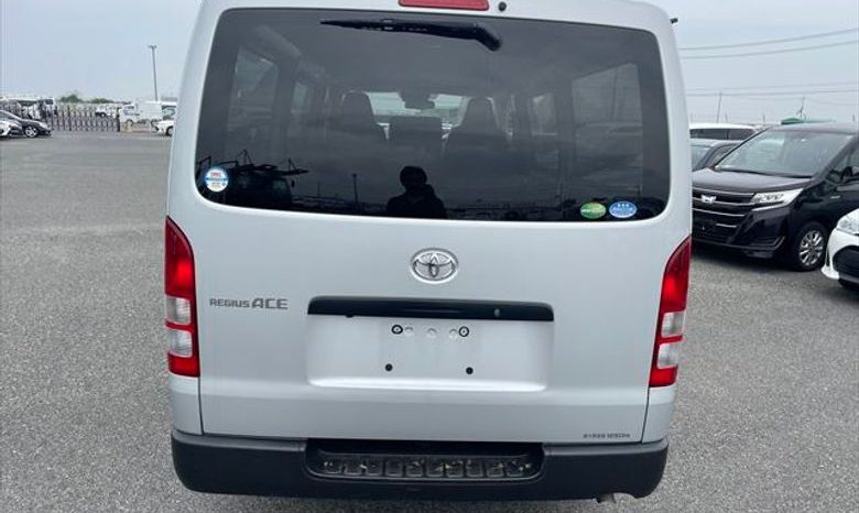 
								Reconditioned 2018 Toyota HiAce DX full									