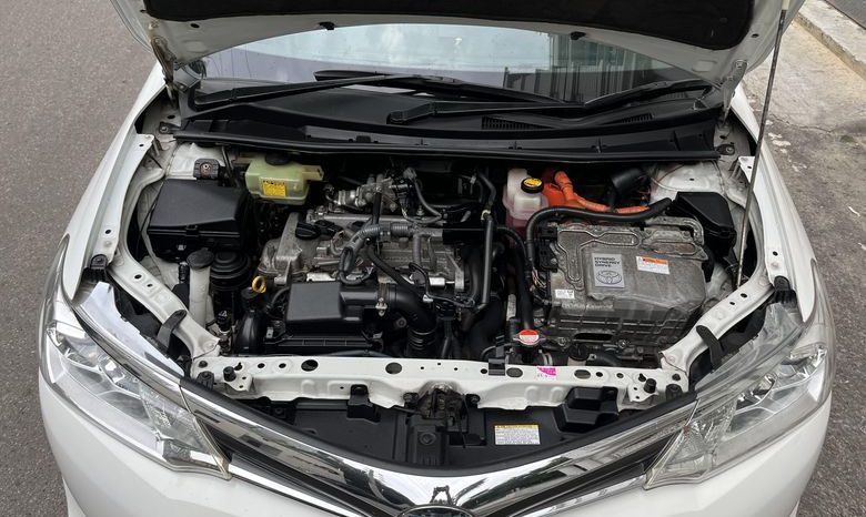 
								Used 2016 Toyota Axio Hybrid X full									