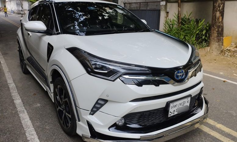 
								Used 2017 Toyota CHR G pkg full									