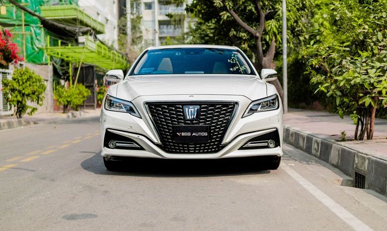 
								Reconditioned 2018 Toyota Crown G full									