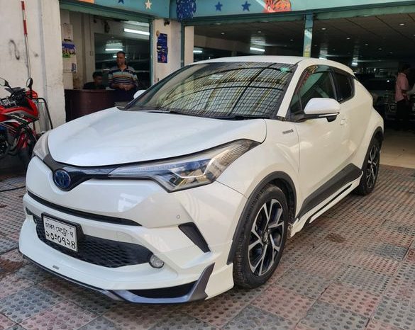 
								Used 2017 Toyota C-HR full									