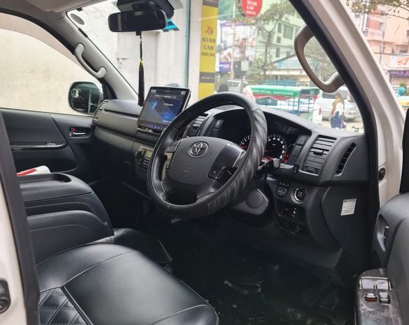 
								Used 2018 Toyota HiAce Super-GL full									