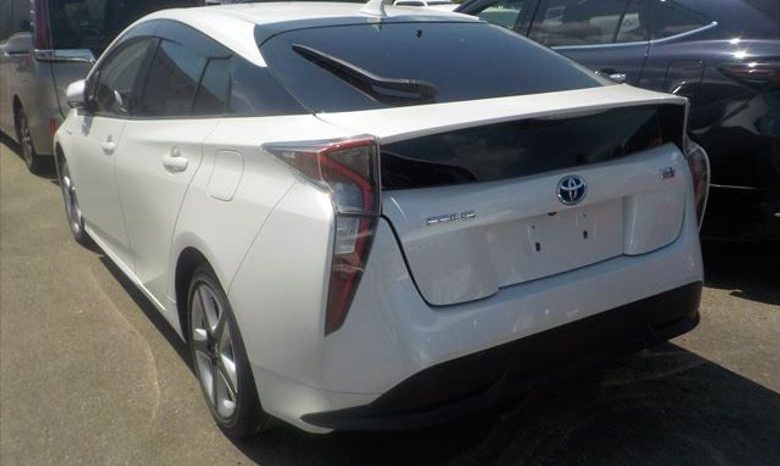 
								Used 2017 Toyota Prius full									