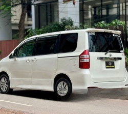 Toyota Noah Si 2010